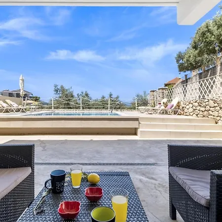 Oceanida Aktaia Apartment *